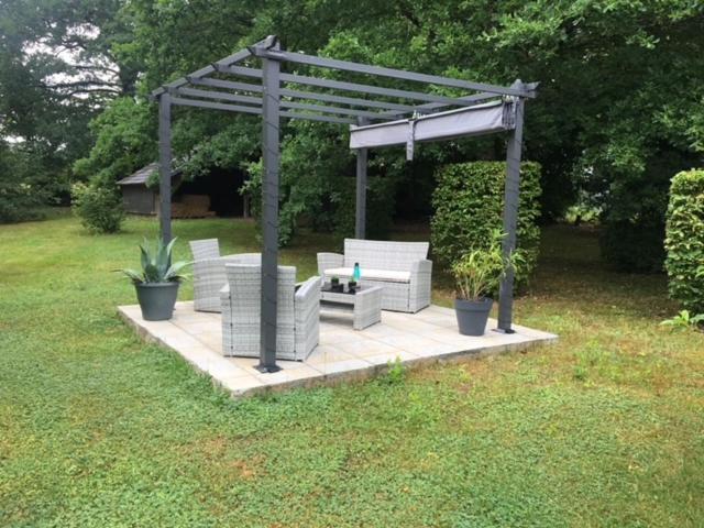 Cottage A La Campagne Avec Piscine Et Spa Ardentes Exterior foto